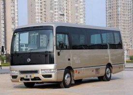 北京19座豪华中巴车尼桑碧莲带司机市内包车多少钱一天？